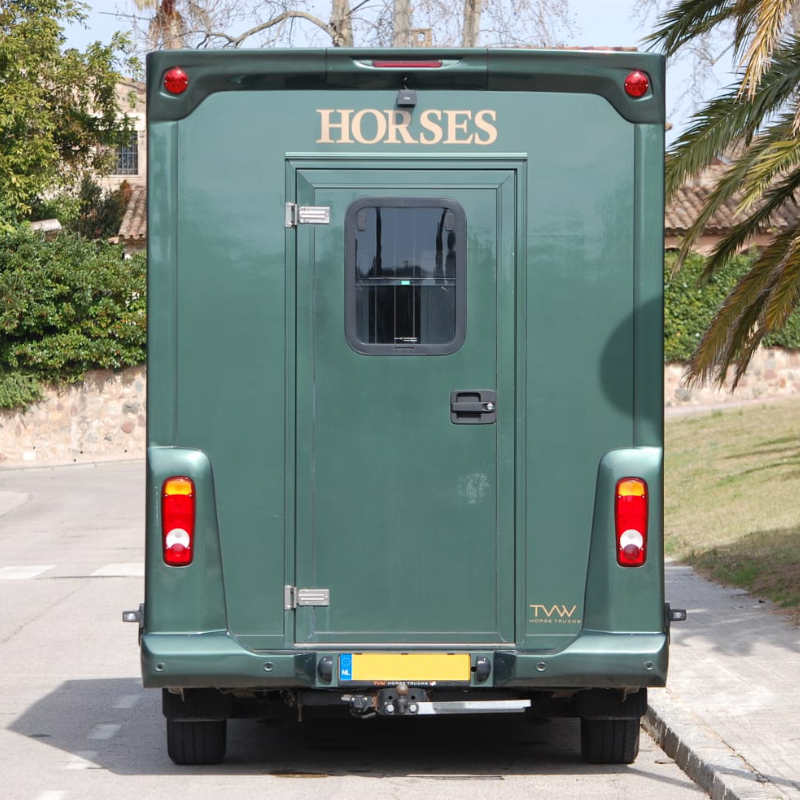 FURGONETA PARA TRANSPORTE DE CABALLOS